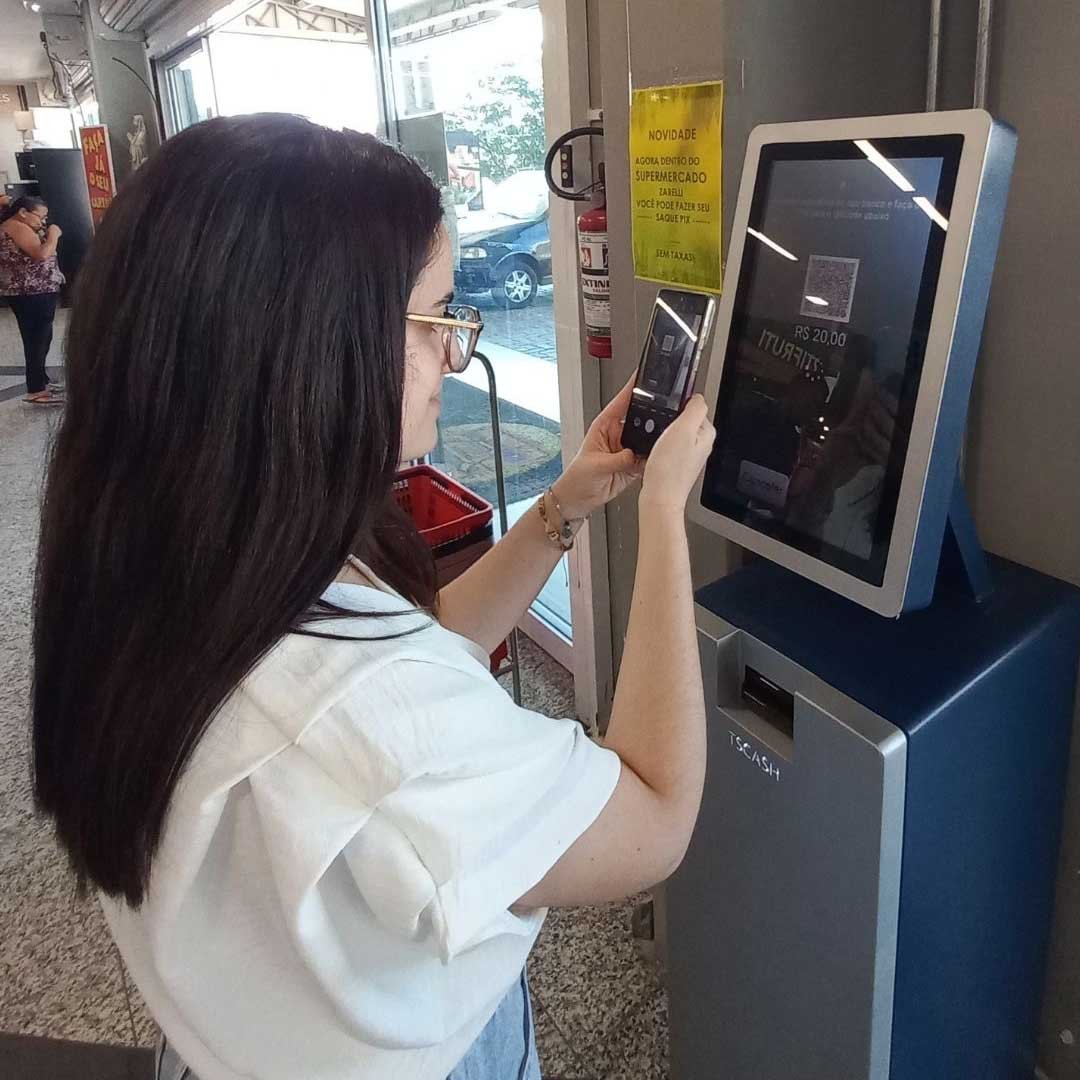 Saque PIX está disponível para pessoas no Supermercados Zarelli de Vinhedo
