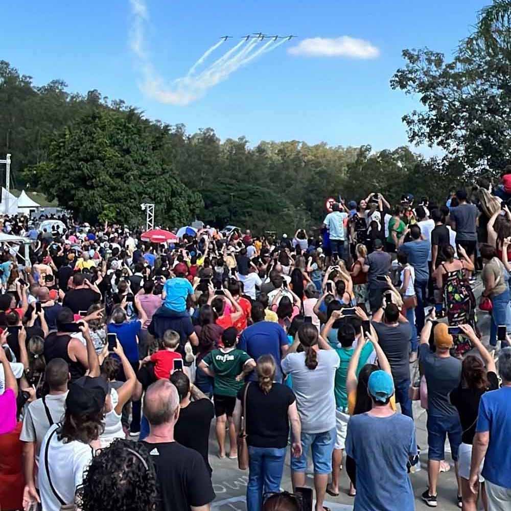 Show da Esquadrilha da Fumaça teve grande público em Vinhedo